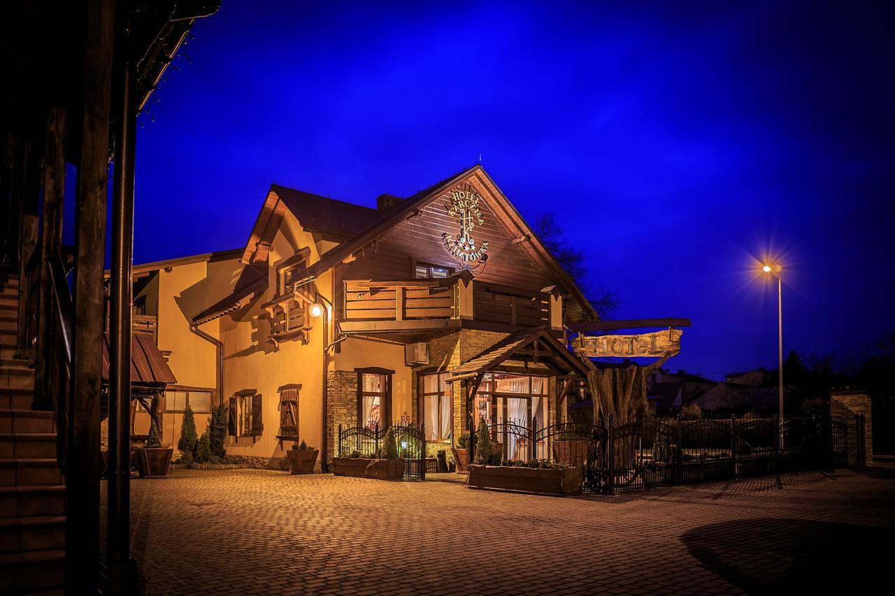 Hotel - Karczma Klimtowka Wolbrom Exterior foto